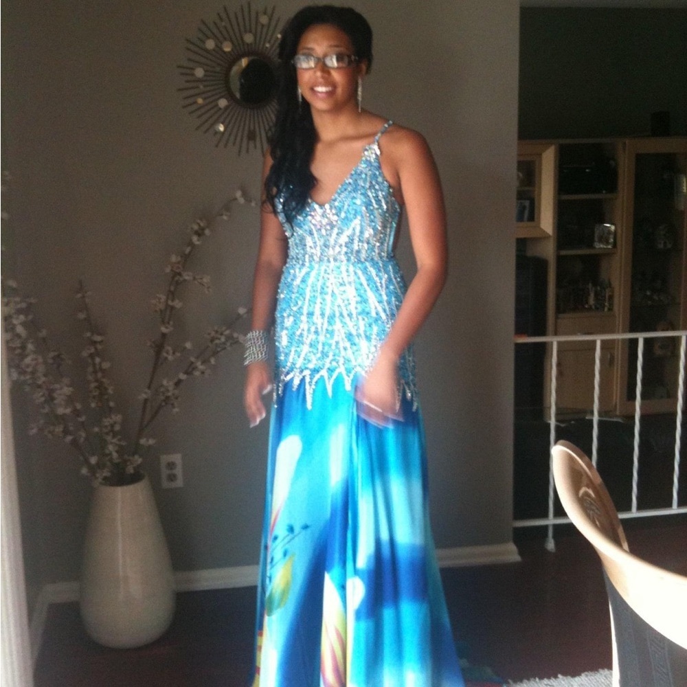 Beautiful beaded and sequin prom dress size 4.